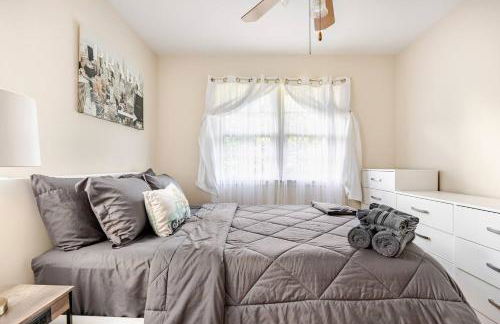 3BR Home - Free Parking-WiFi Kitchen Laundry-Kids Friendly-Near DC & Downtown & Metro-Patio & Deck - Foto 8