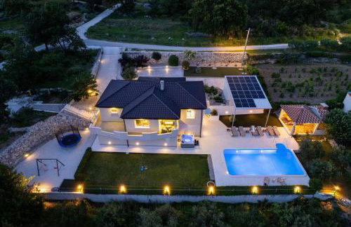 VILLA BEYBE with Jacuzzi, large private pool 50m2, BBQ,free WIFI, 3 bedrooms - Foto 43