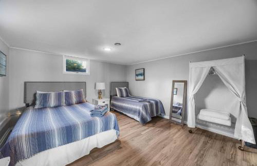 Waterfront retreat w/ wraparound deck & BBQ - Foto 47