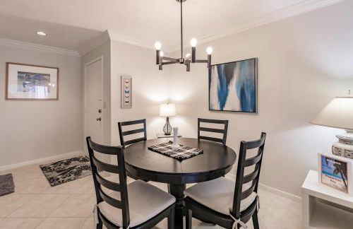 1128 PL Escape to this Pondside Paradise - Foto 5