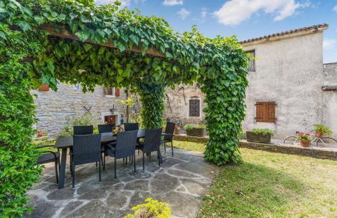 Beautiful Home In Buje With Wifi - Foto 2