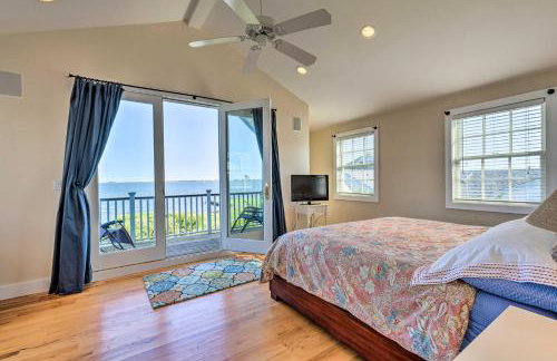 Luxe Waterfront East Quogue Home with Beach On-Site! - Foto 12