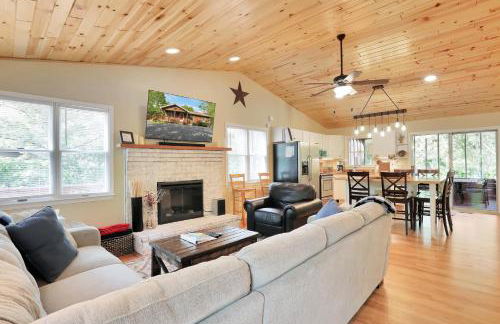 Lazy Basye Shenandoah Cabin with Hot Tub, Sleeps 10 - Foto 19