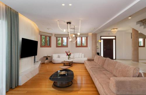 Newly Renovated Villa 4 Seasons with BBQ, private pool, ping pong and football table - Foto 26