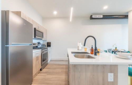 Emerald Escape, Free Parking, 2 Bath, Sleeps 8 Near American Dream and The Airport, King Bed and 2 Queen Beds, Washer and Dryer - Foto 10