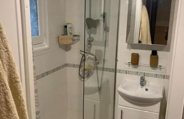 Cottage cosy avec jardin, piscine et parking - Photo 18