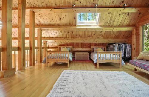 Lakefront Log Home on Huge Lake in Private Cove - Foto 9