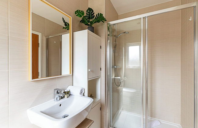 Semi-detached House With Modern Bespoke Interior - Foto 15