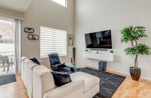 6 Mi to DIA Denver Home with Fenced Yard and Fire Pit - Foto 4