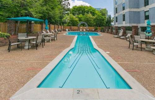 Home to the Stars on Music Row with Pool and Free Parking - Foto 27