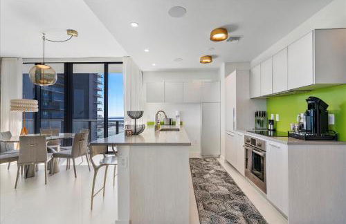 POSH Ocean View Penthouse - Heated Pool, Gym, Office! 10mins Beach - Foto 41