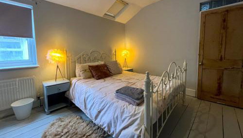 Charming cottage retreat with garden - sleeps 12 - Foto 3