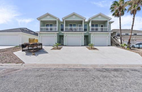 Stylish Townhouse with BBQ, Pool & Near Beach - Foto 7