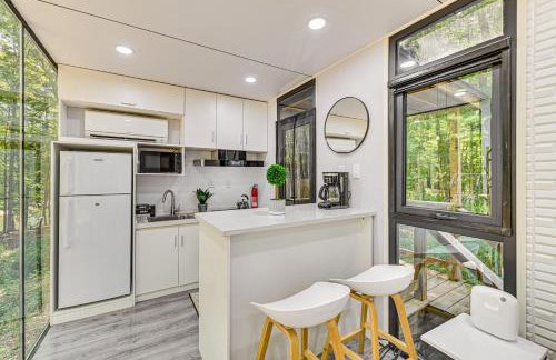 Waterfront Durham Getaway with Deck and Trails! - Foto 9