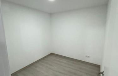 Apartamento renovado con patio - Foto 12