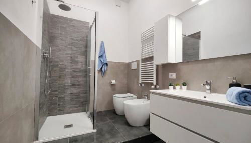 The Temple of Speed & S. Gerardo Hospital - Foto 4, towels, Shower