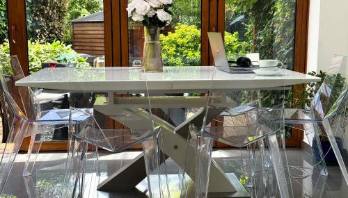 Luxurious 3Bed House with Spa Bath & Garden - Foto 2