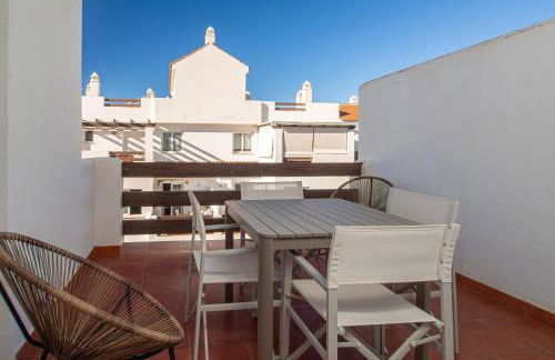 2060-Newly furnished 2 bedrooms apt with golf - Photo 27