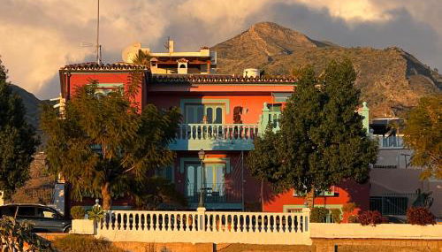 Estudio superior con vistas y pequeña terraza en Maro - Foto 2