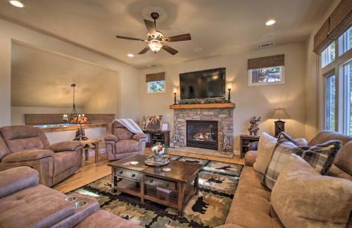 Sugar Bear Lodge with Game Room - 5 Mi to Village! - Foto 5