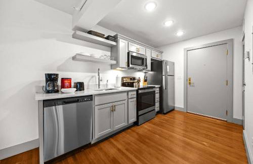 Chic and Comfy Unit w Free Parking Medical District - Foto 14