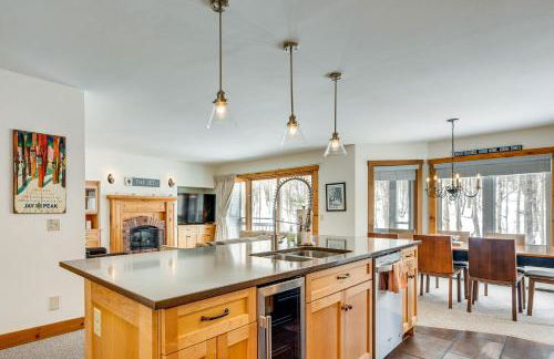 Ski-In Resort Family Condo with Deck at Jay Peak! - Foto 7