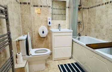 Charming 2 Bedroom Flat with Urban Views - Foto 31