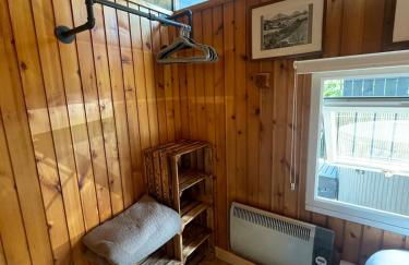 Belle 2 bedroom log cabin with hot tub, forest and loch - Foto 40