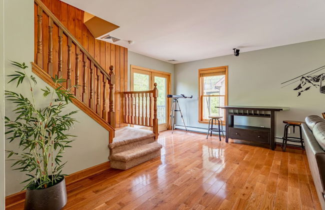 Family Fun Oasis Hot Tub Steam Room Pool Stream Firepit Games - Foto 37