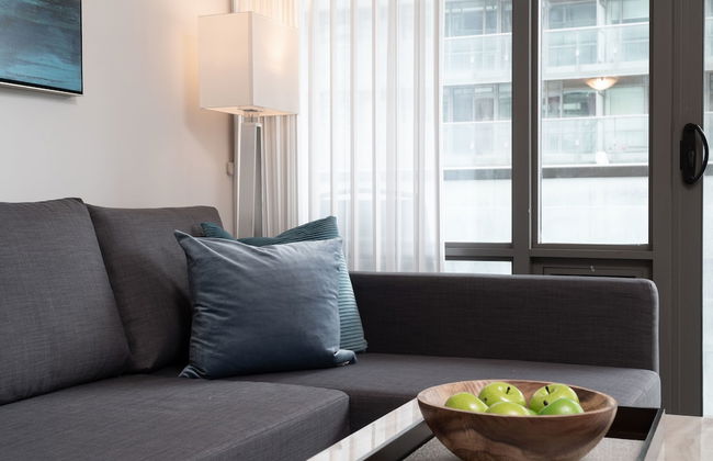 Modern Condo in Financial District - Photo 18