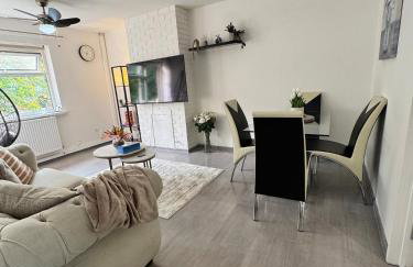 Swanky3Bed HomeModern Kitchen - Foto 1