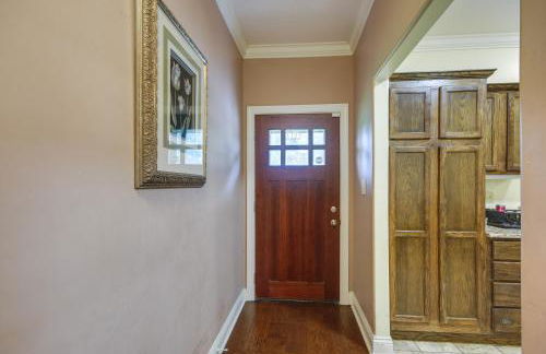 Homey Greenwood Getaway with Patio and Backyard - Foto 18