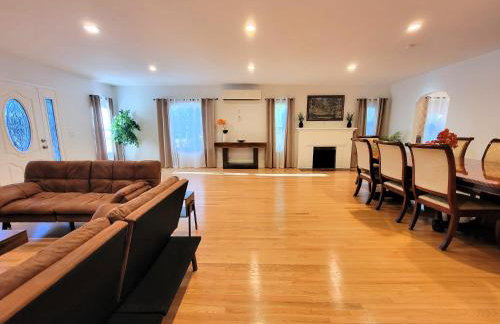 Private and large 2 bedroom house with Pool table, backyard and office near attractions - Foto 15