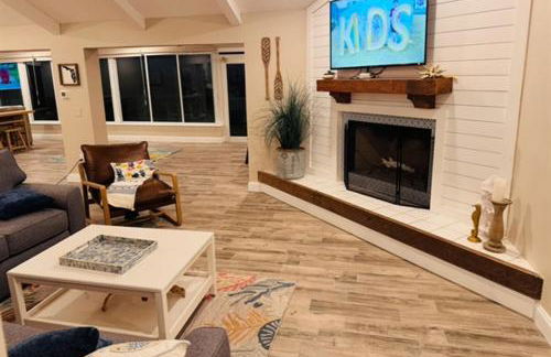 Gorgeous vacation home on the water with heated pool and sand! - Foto 11