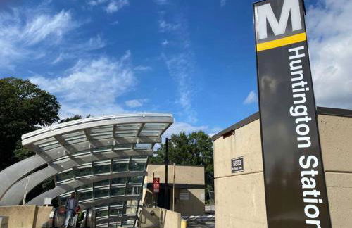 Charming Family Home Sleeps 8 near DC, Historic Old Town VA, & National Harbor - Foto 15