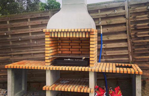 Pool Oasis with Mountain Views - Foto 7