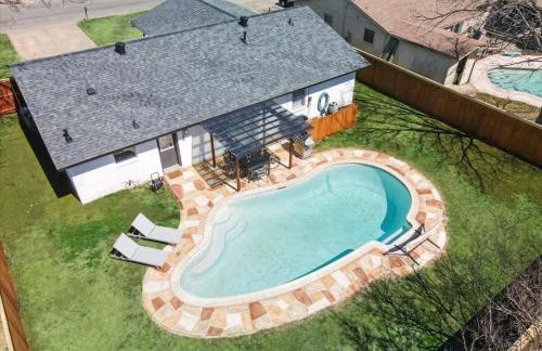 Luxury 4Bed 2Bath Hidden Gem w Backyard Oasis - Foto 33