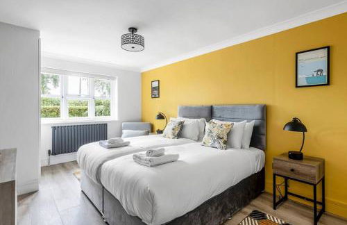 Waterside Cottage - Hot Tub, Mooring, Arcade, Bar - Foto 11