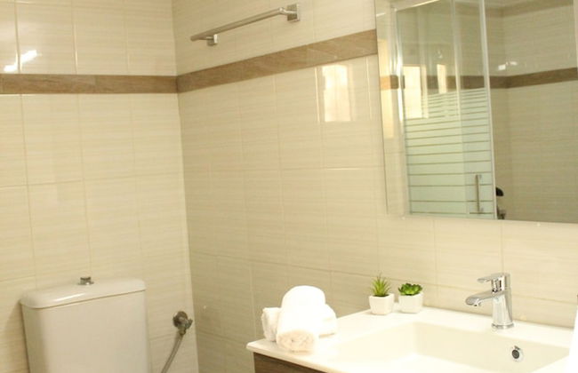 The House of Travelers - Photo 14