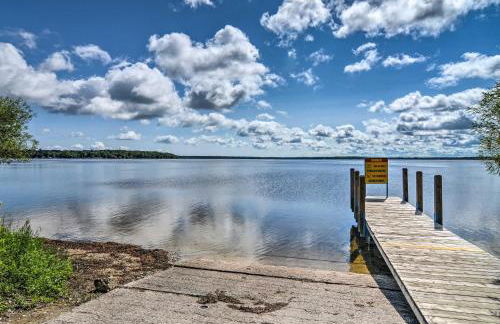 Near Snowmobiling! Carp Lake Cottage with Fire Pit - Foto 32