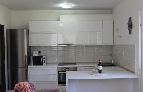 "Heaven on earth" with pool - Photo 18