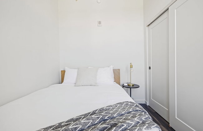 Placemakr Marymount Ballston - Photo 12