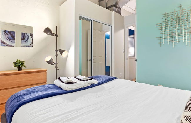 City Center Apartment, Walk Everywhere, Wifi - Photo 14