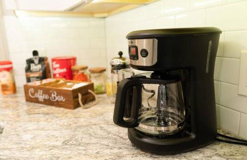 5-star Renovated 3BR Home & Backyard Deck near SU & Hospitals - Foto 16