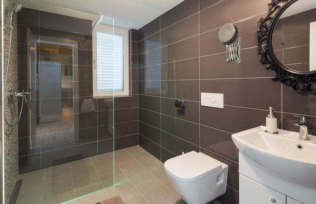 Stunning Villa Sofia With Heated Pool IN Split Hinterland - Foto 41