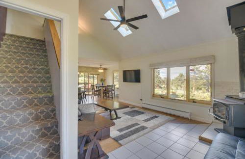 Cozy Red Feather Lakes Retreat with Deck and Yard - Foto 5