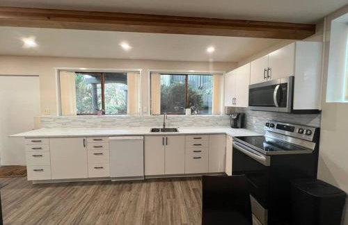 Adorable new studio with free parking and WiFi - Foto 14