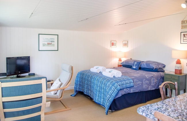 Shallow End, Orford - Photo 2