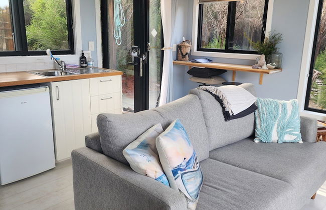 Flotsam Studio Accommodation - Photo 14