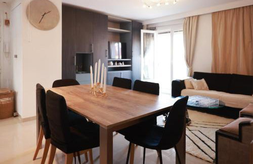 Beautiful renovated luxury apartment terrace parking - Photo 18